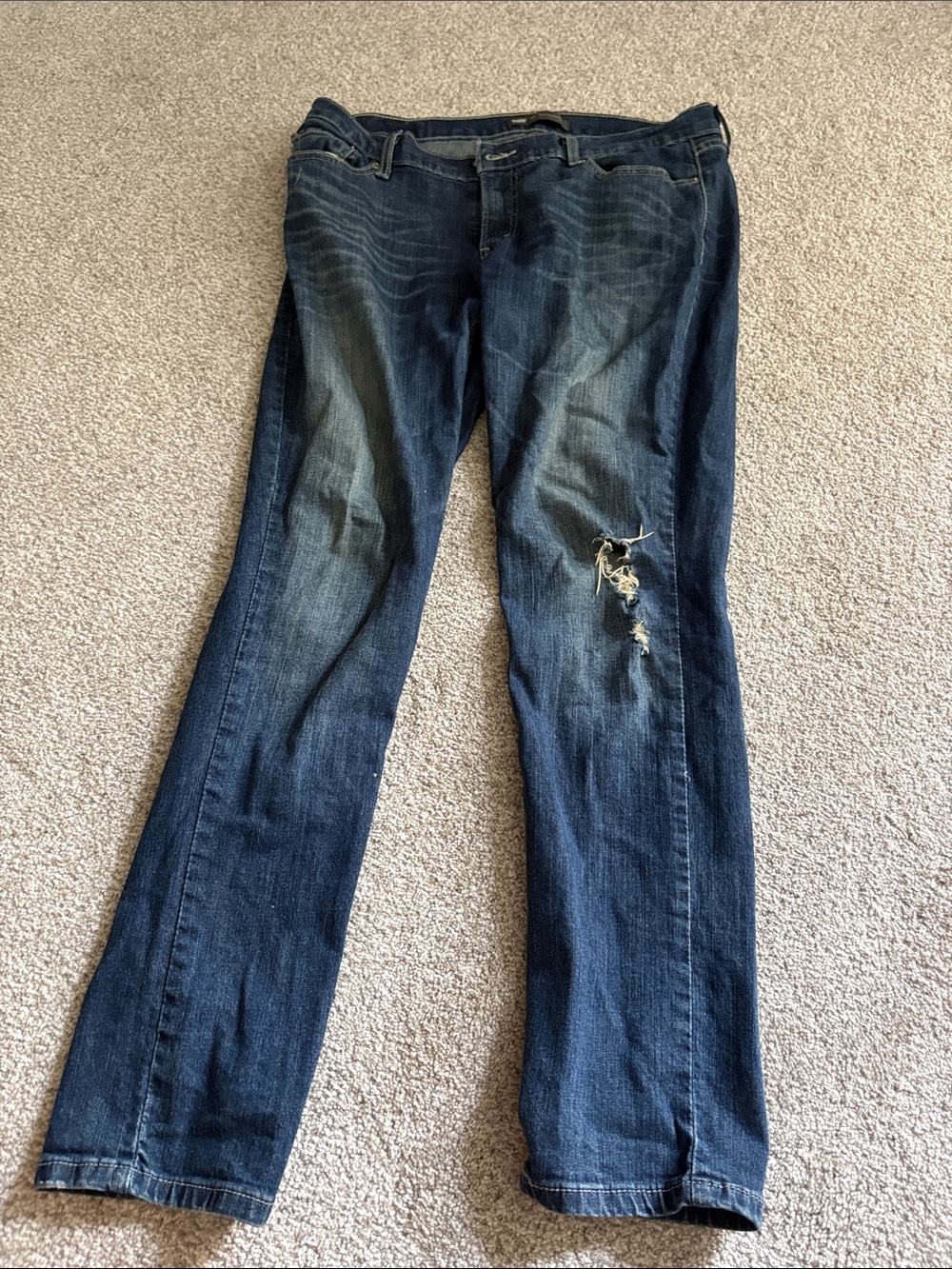 Levi's Women's Dark Blue Straight-Leg Jeans w Knee Distress - 524 Too Superlow